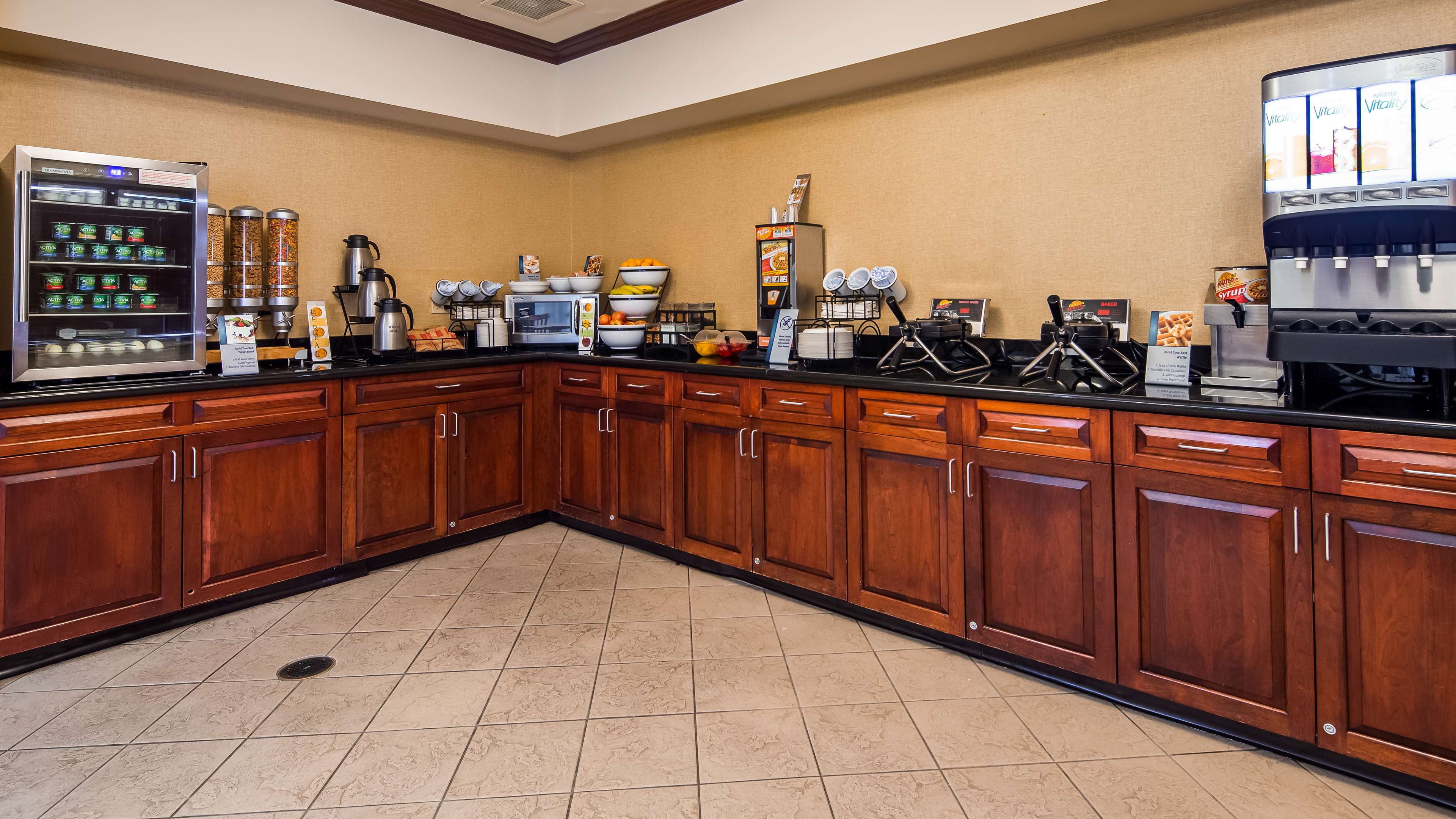 Holiday Inn Express & Suites Williamstown - Glassboro