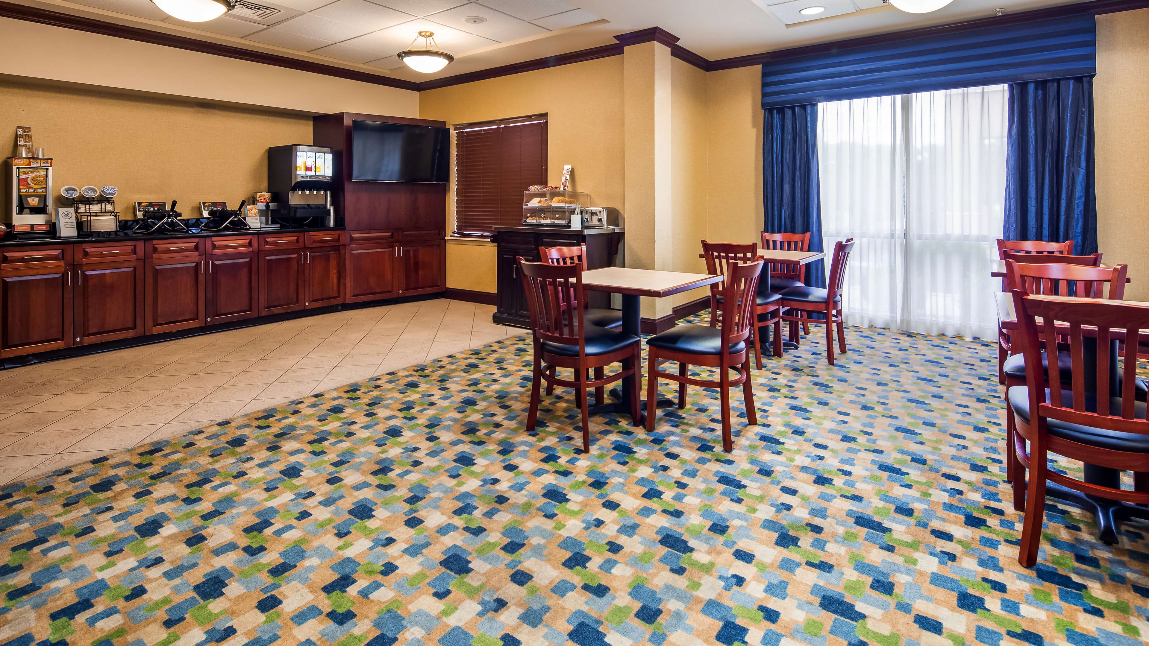 Holiday Inn Express & Suites Williamstown - Glassboro