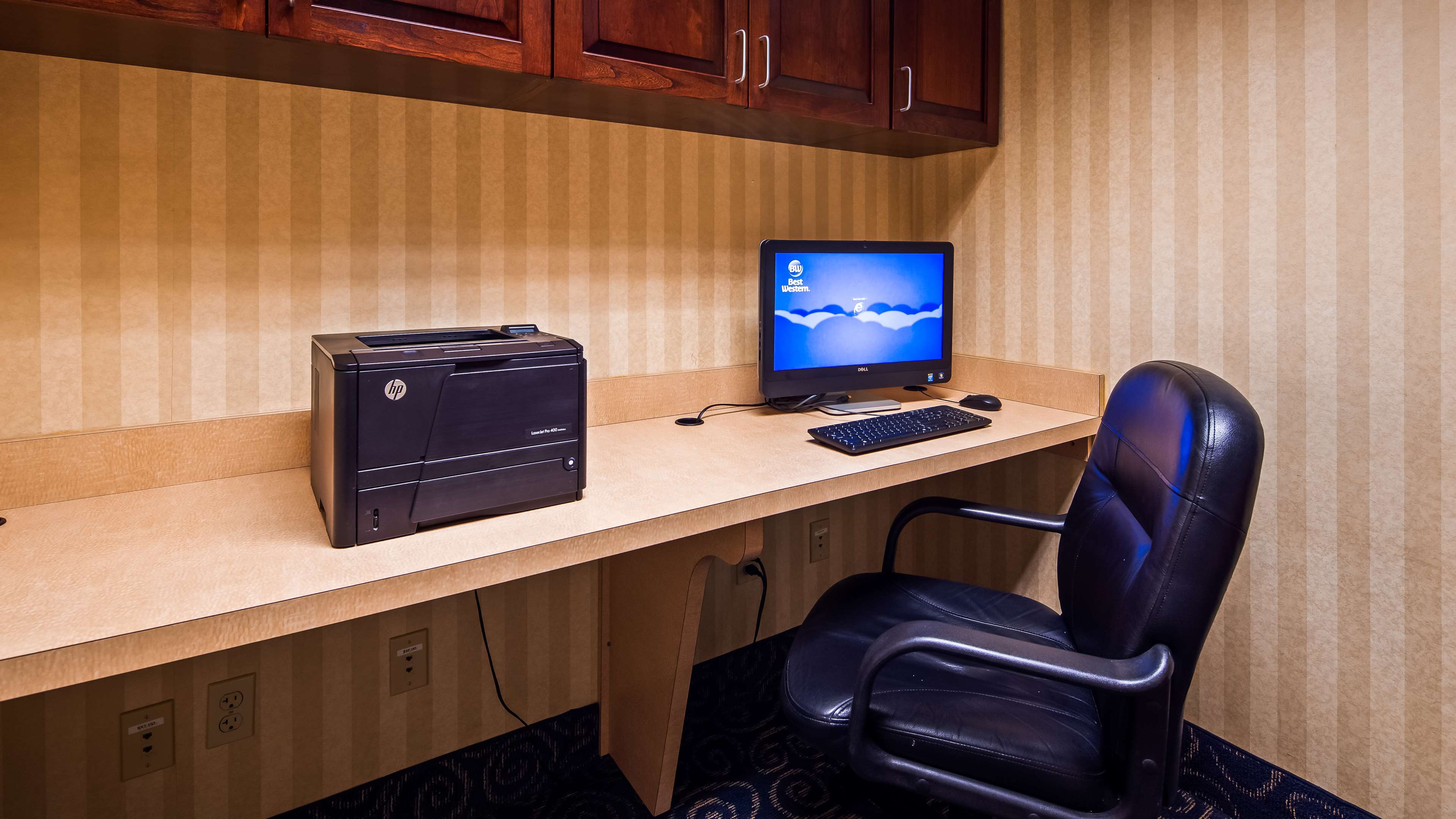 Holiday Inn Express & Suites Williamstown - Glassboro