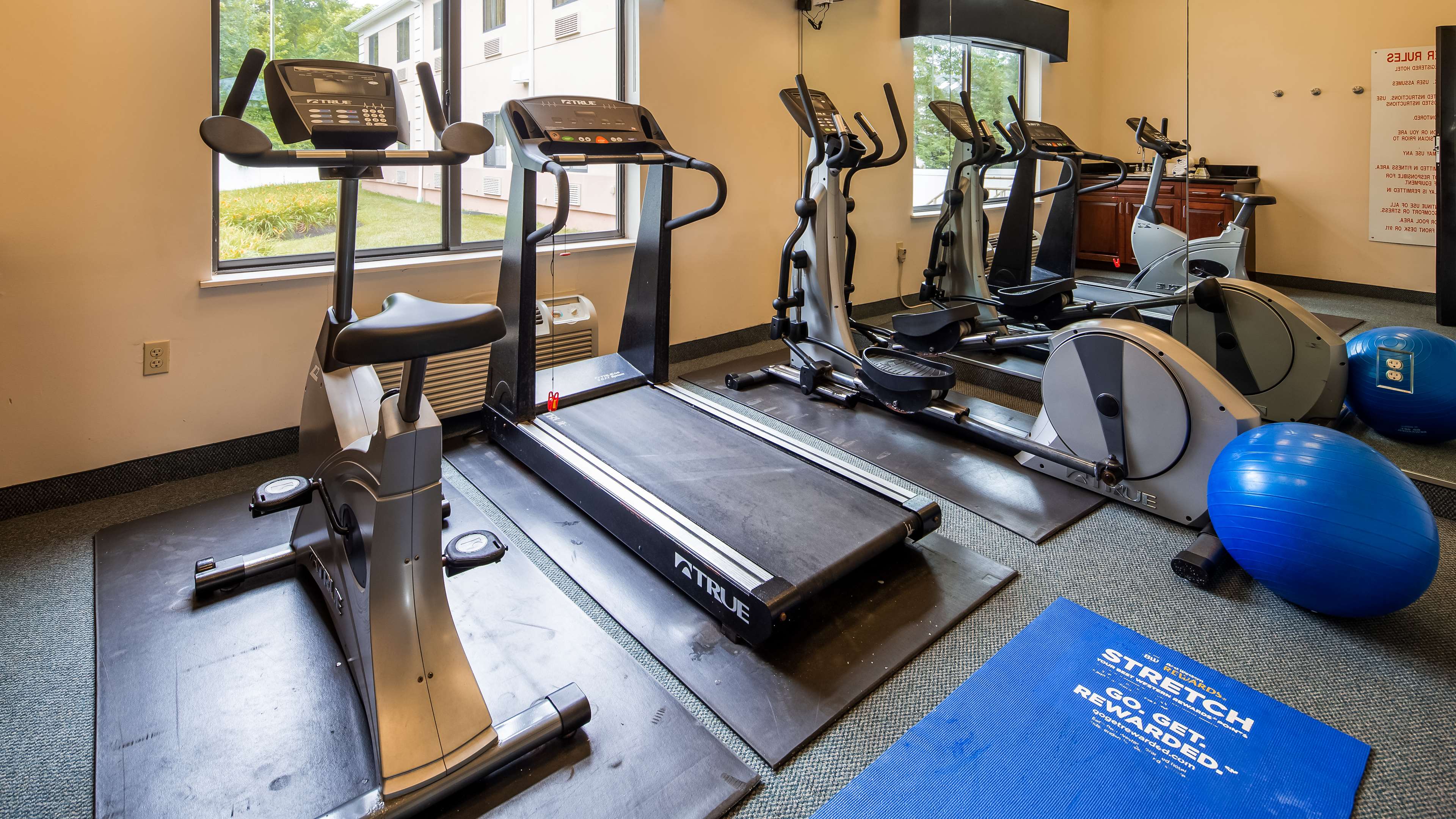 Holiday Inn Express & Suites Williamstown - Glassboro