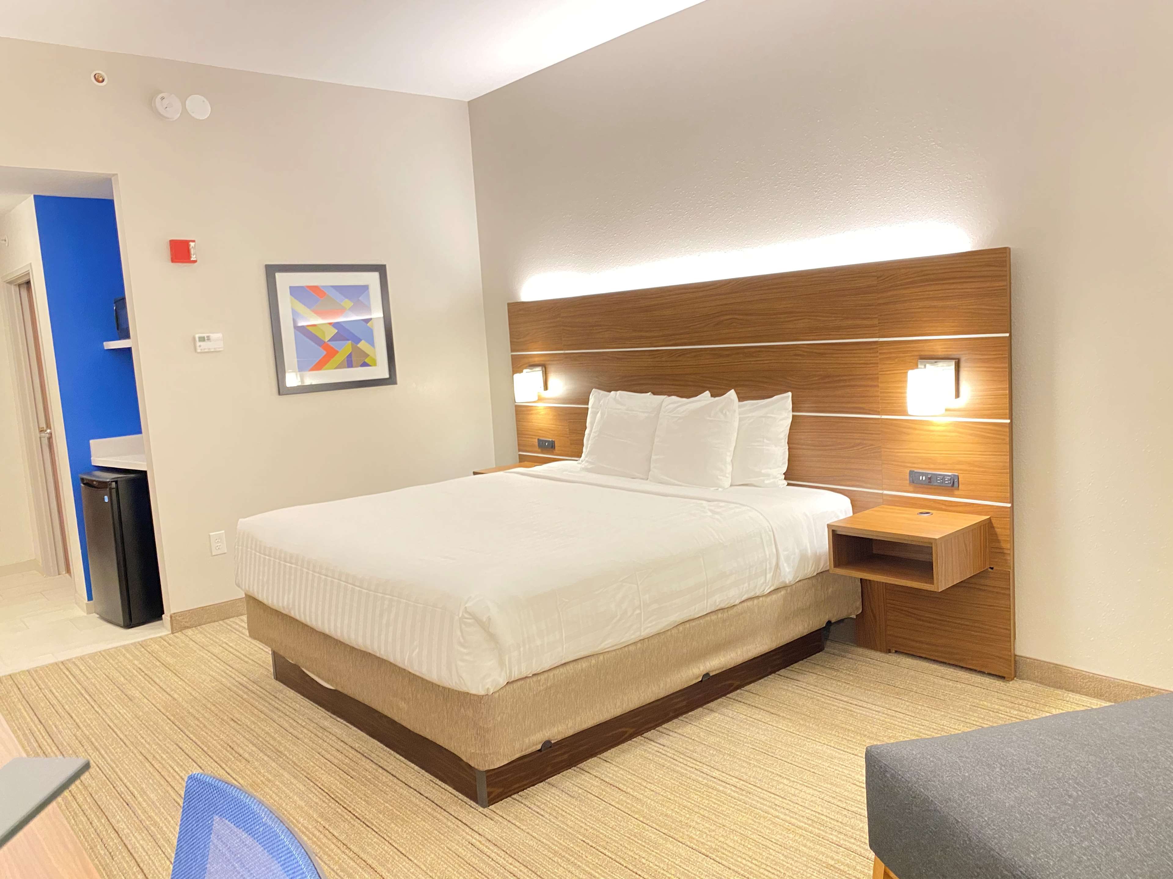 Holiday Inn Express & Suites Williamstown - Glassboro