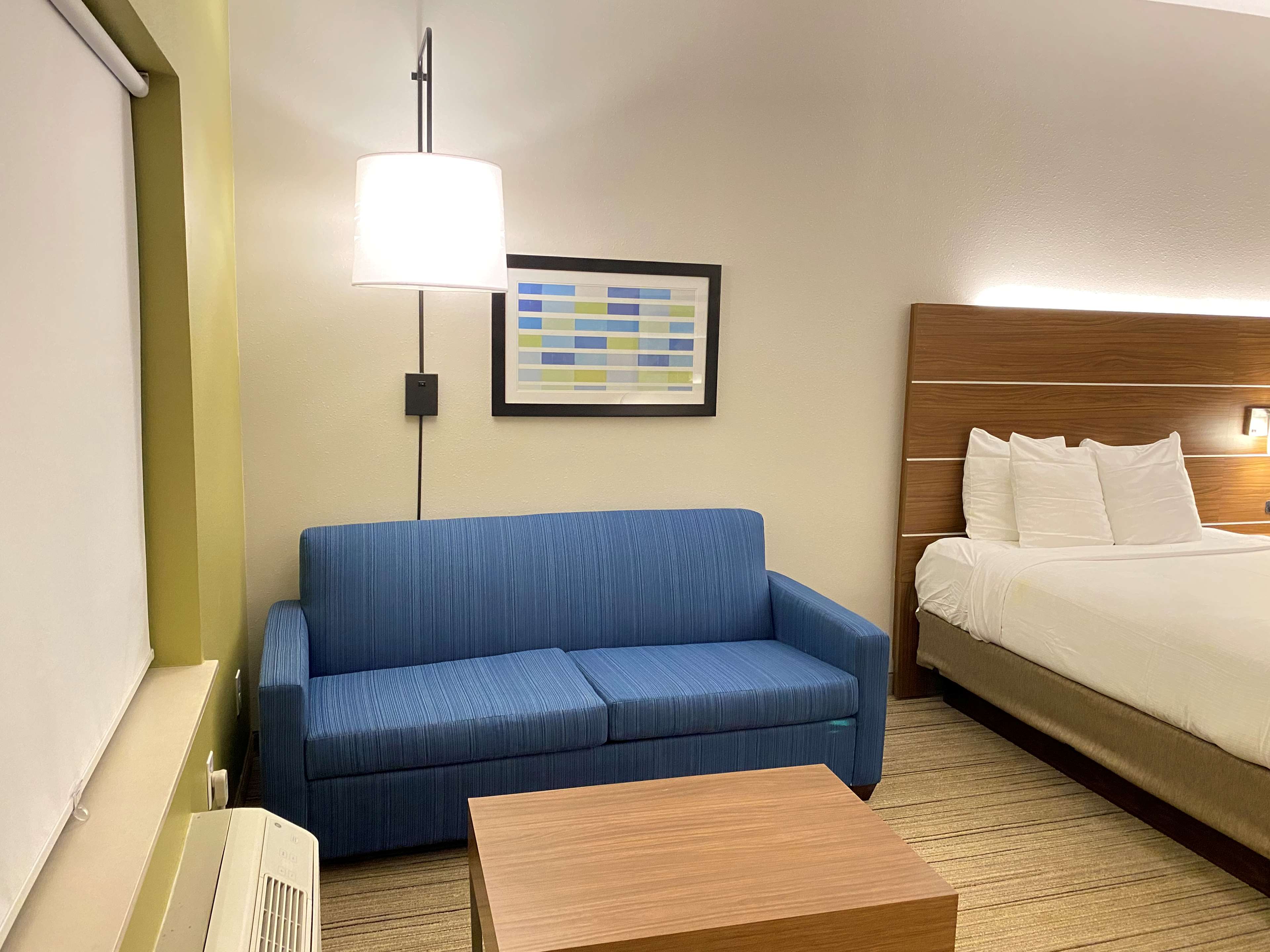 Holiday Inn Express & Suites Williamstown - Glassboro