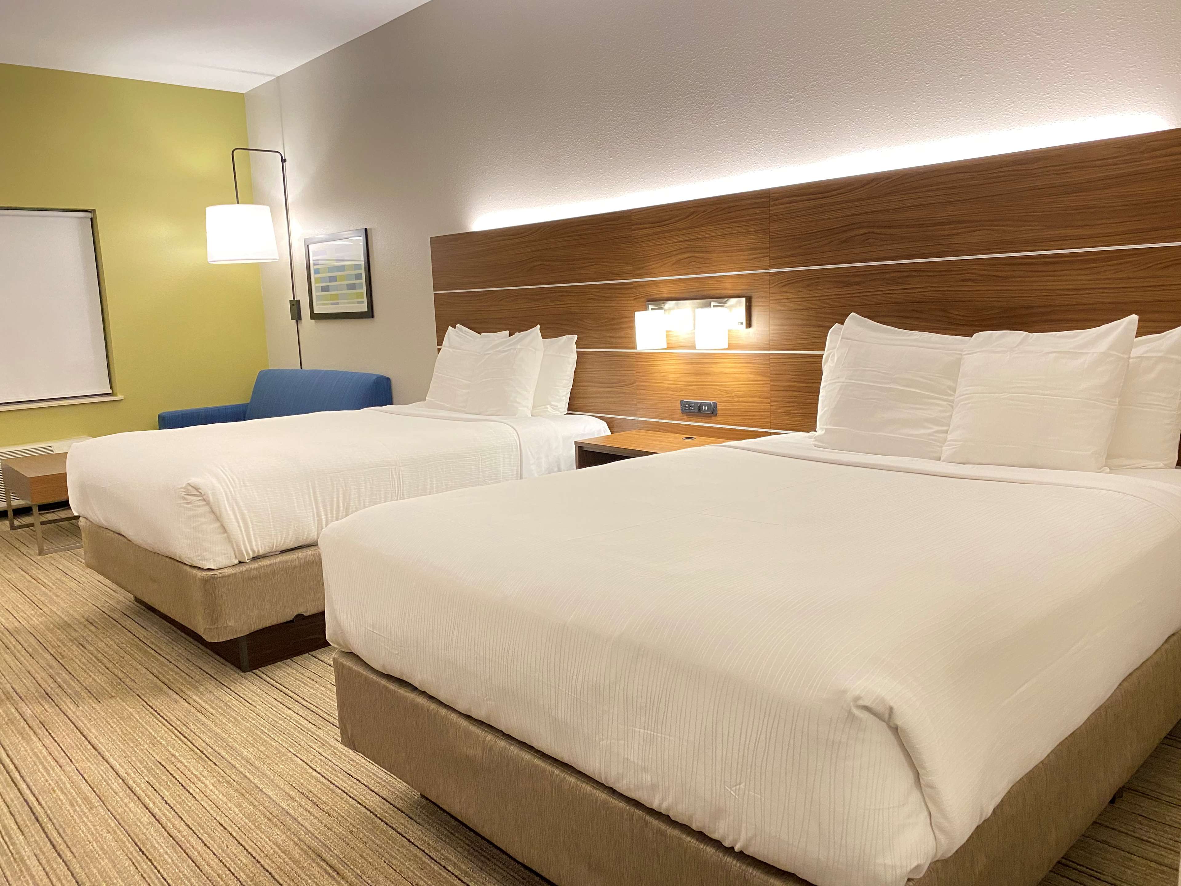 Holiday Inn Express & Suites Williamstown - Glassboro