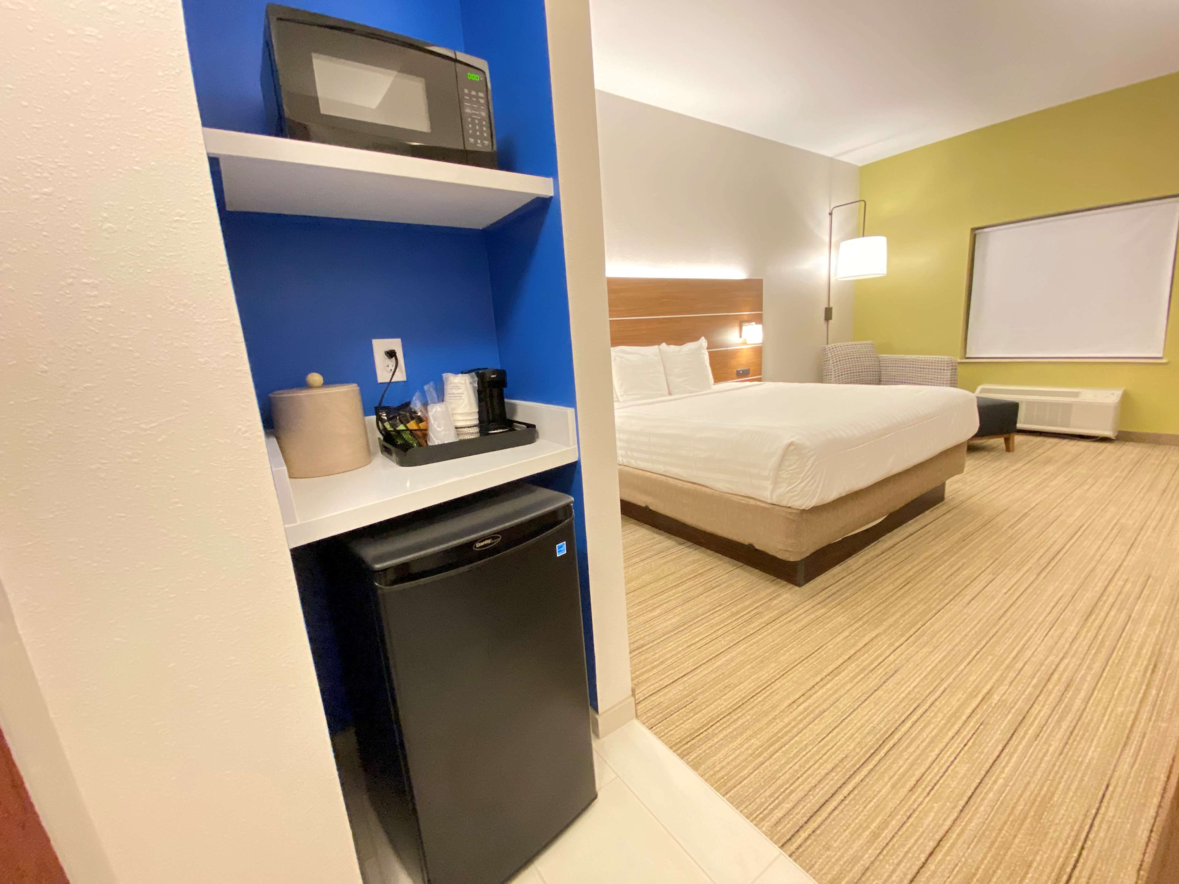 Holiday Inn Express & Suites Williamstown - Glassboro