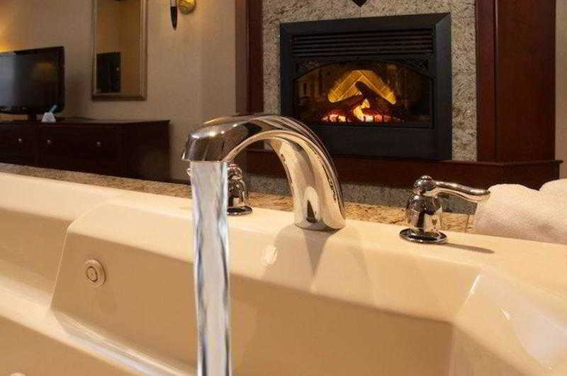 Holiday Inn Express & Suites Williamstown - Glassboro