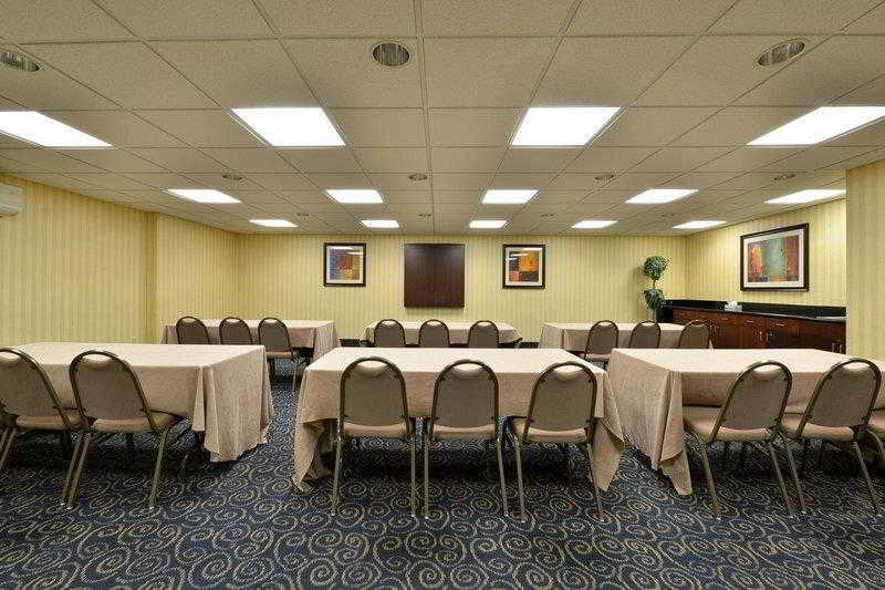 Holiday Inn Express & Suites Williamstown - Glassboro