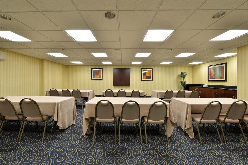 Holiday Inn Express & Suites Williamstown - Glassboro