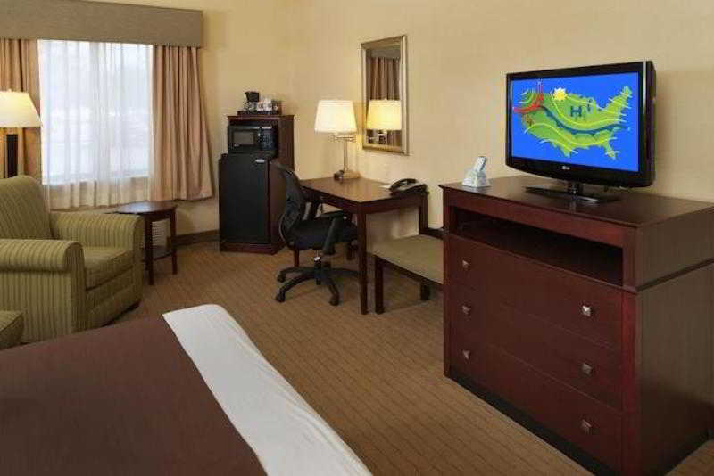 Holiday Inn Express & Suites Williamstown - Glassboro