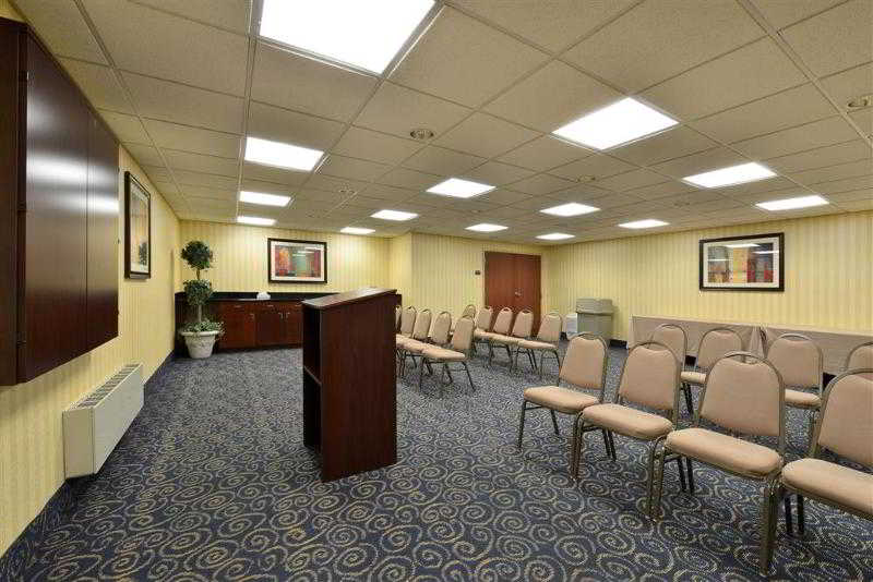 Holiday Inn Express & Suites Williamstown - Glassboro