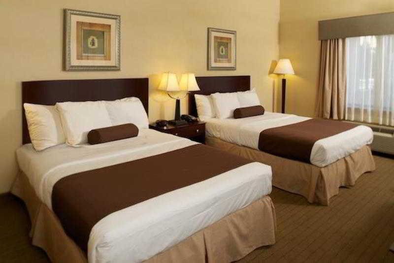 Holiday Inn Express & Suites Williamstown - Glassboro