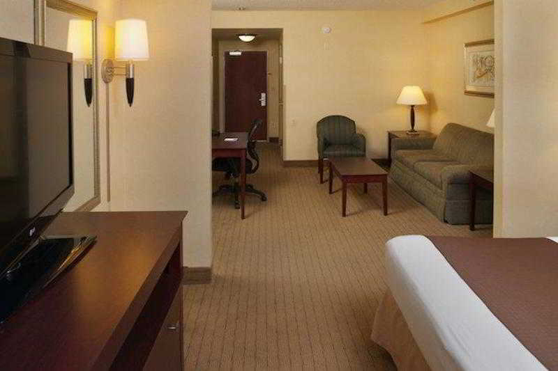 Holiday Inn Express & Suites Williamstown - Glassboro