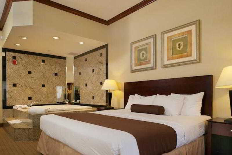 Holiday Inn Express & Suites Williamstown - Glassboro
