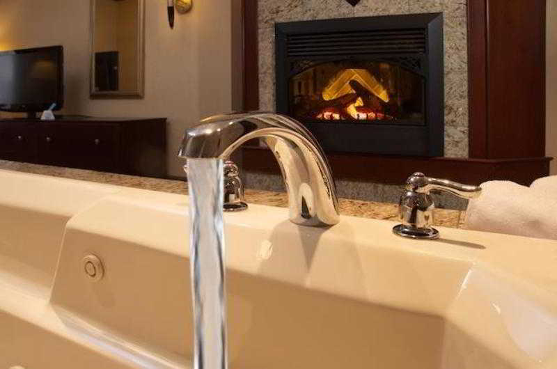 Holiday Inn Express & Suites Williamstown - Glassboro