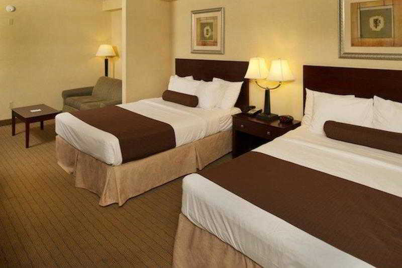 Holiday Inn Express & Suites Williamstown - Glassboro