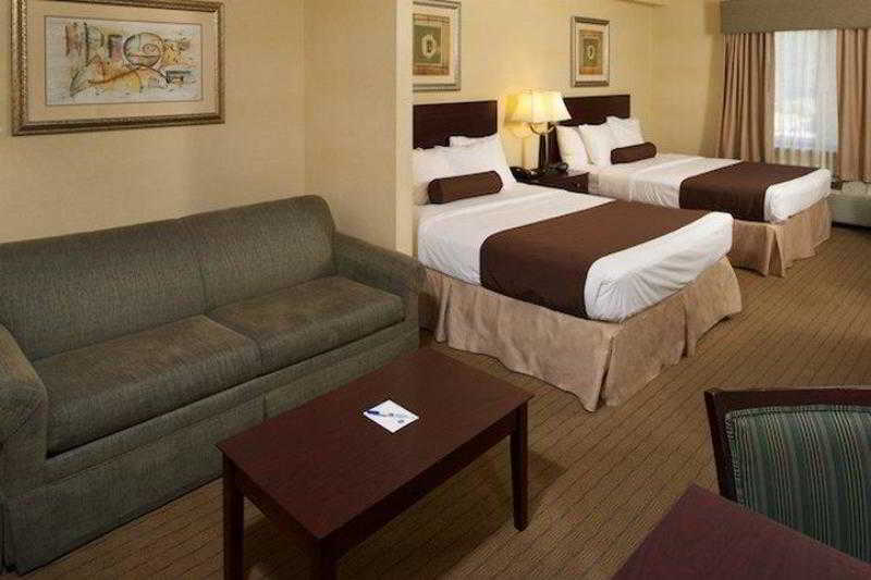 Holiday Inn Express & Suites Williamstown - Glassboro