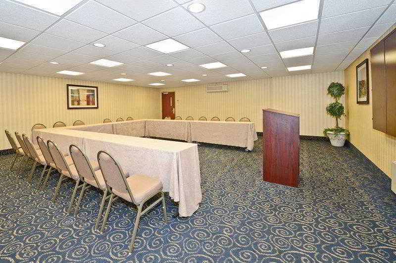 Holiday Inn Express & Suites Williamstown - Glassboro