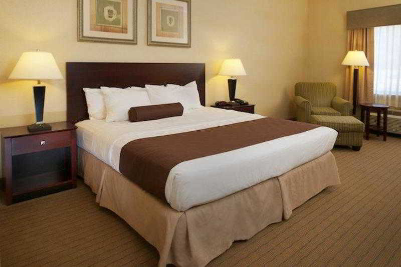 Holiday Inn Express & Suites Williamstown - Glassboro