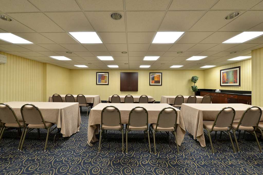 Holiday Inn Express & Suites Williamstown - Glassboro