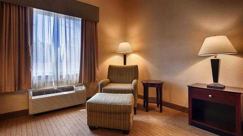 Holiday Inn Express & Suites Williamstown - Glassboro