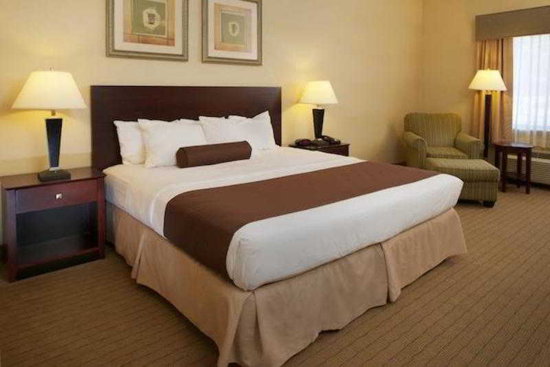 Holiday Inn Express & Suites Williamstown - Glassboro