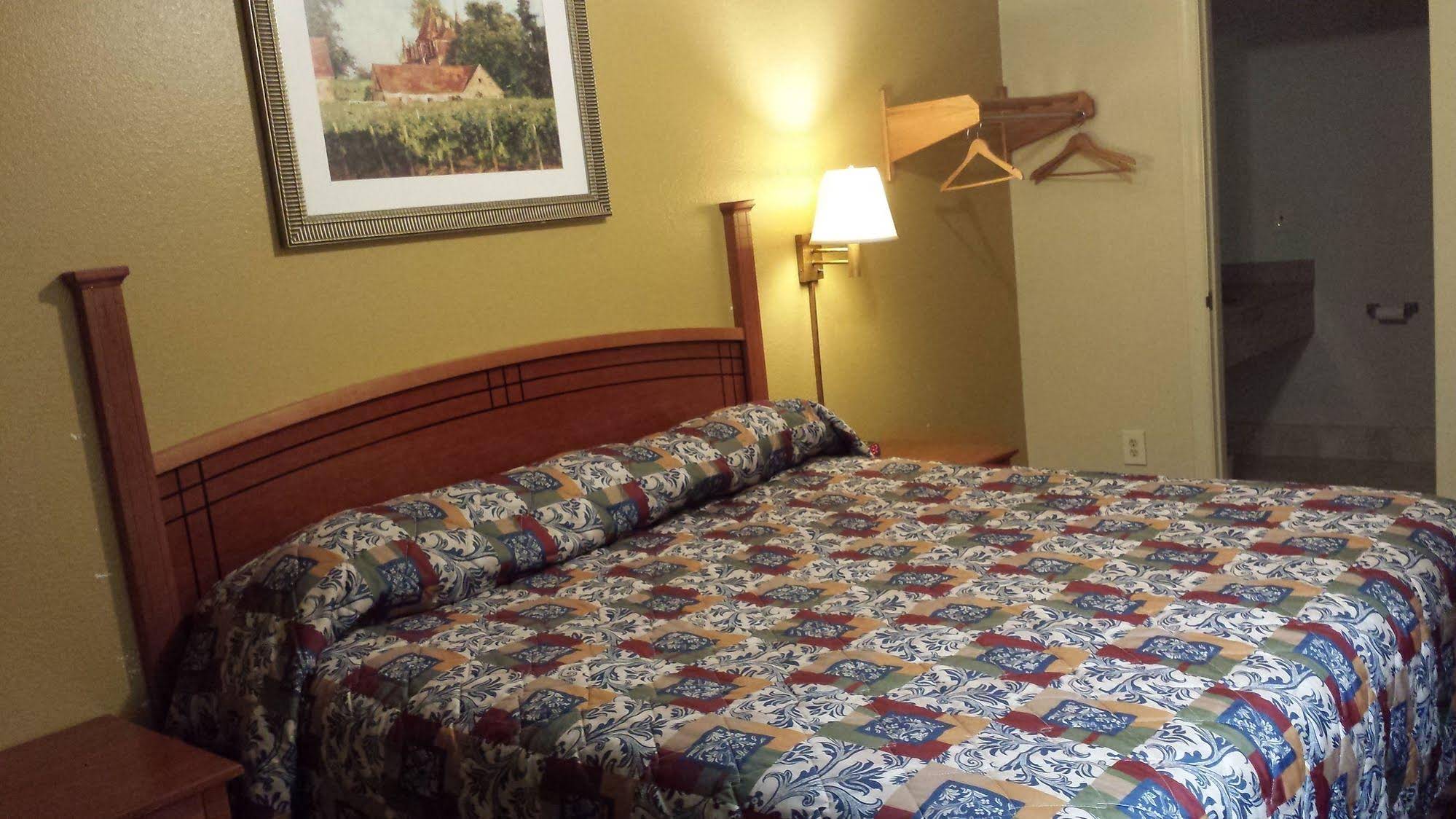 Lodge Inn Wrightstown