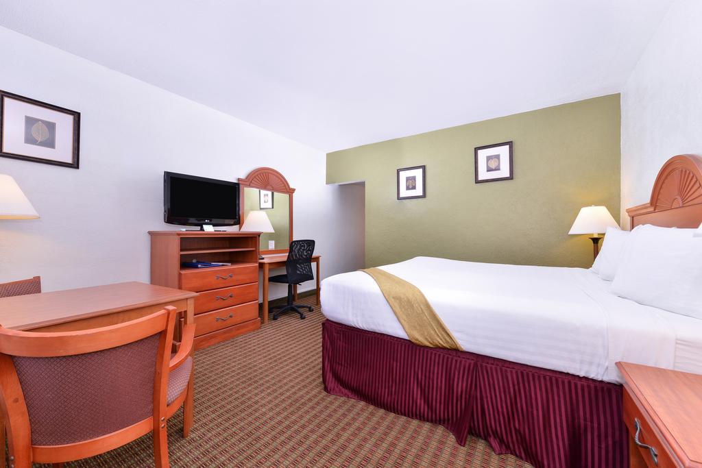 The Classic Desert Aire Hotel