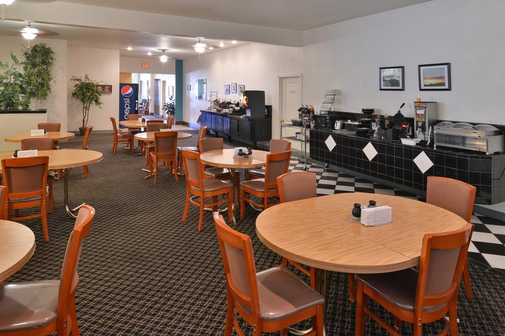 The Classic Desert Aire Hotel