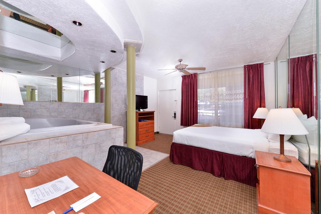 The Classic Desert Aire Hotel