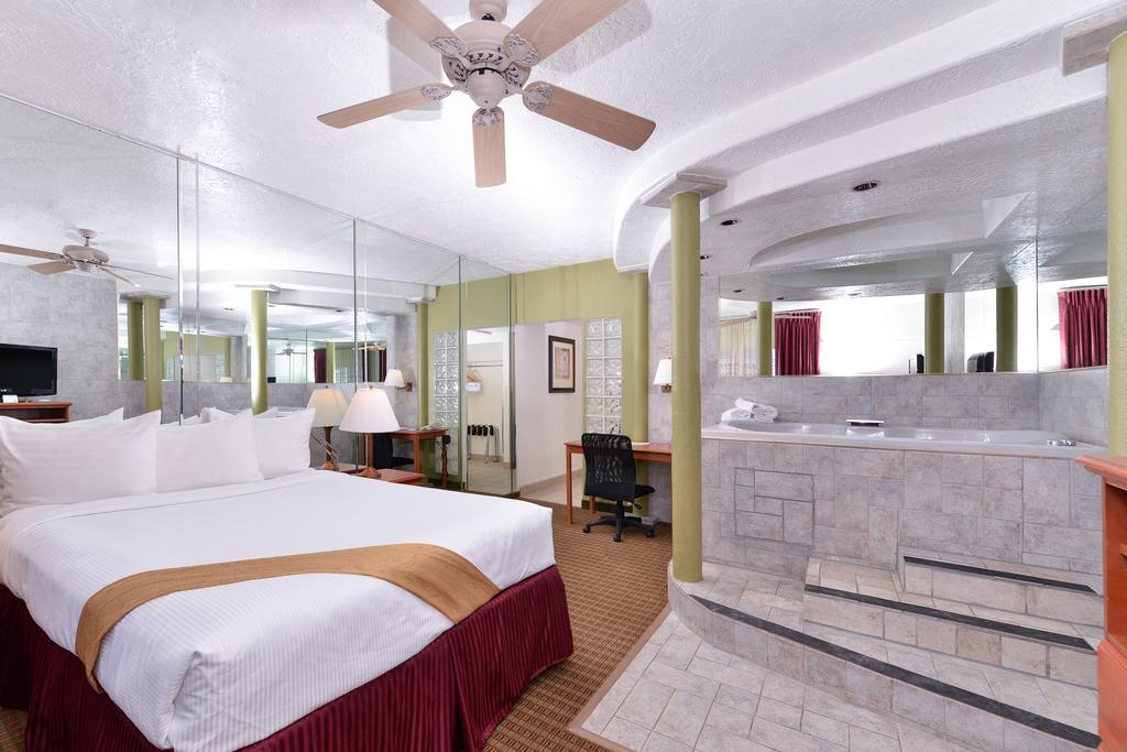 The Classic Desert Aire Hotel