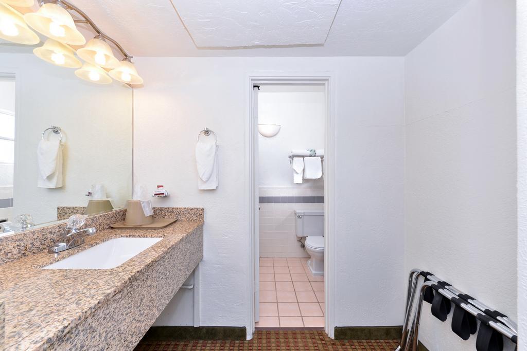 The Classic Desert Aire Hotel