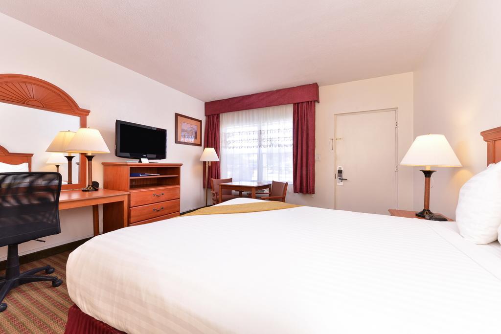 The Classic Desert Aire Hotel