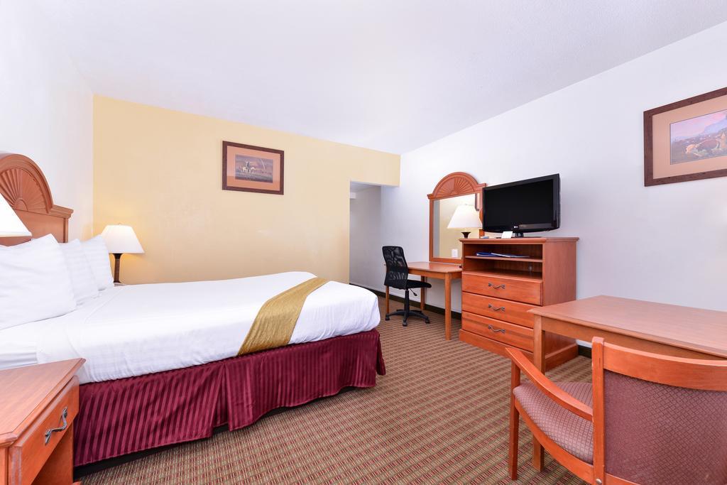 The Classic Desert Aire Hotel