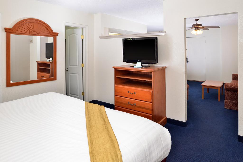 The Classic Desert Aire Hotel