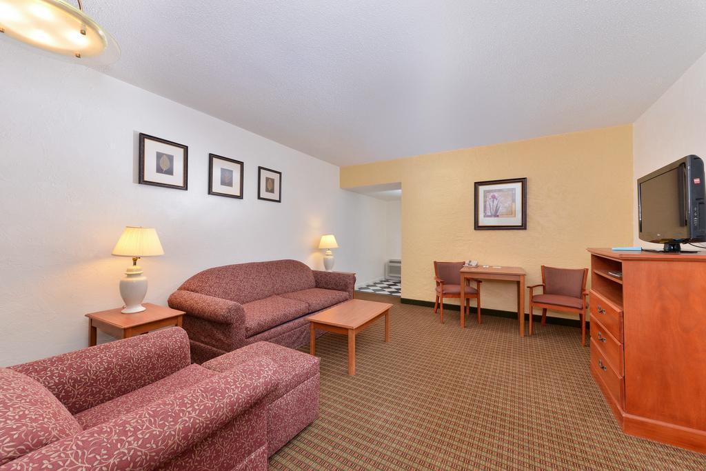 The Classic Desert Aire Hotel