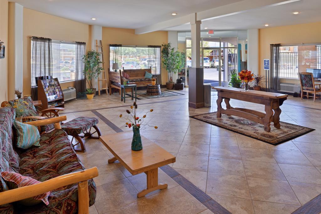 The Classic Desert Aire Hotel