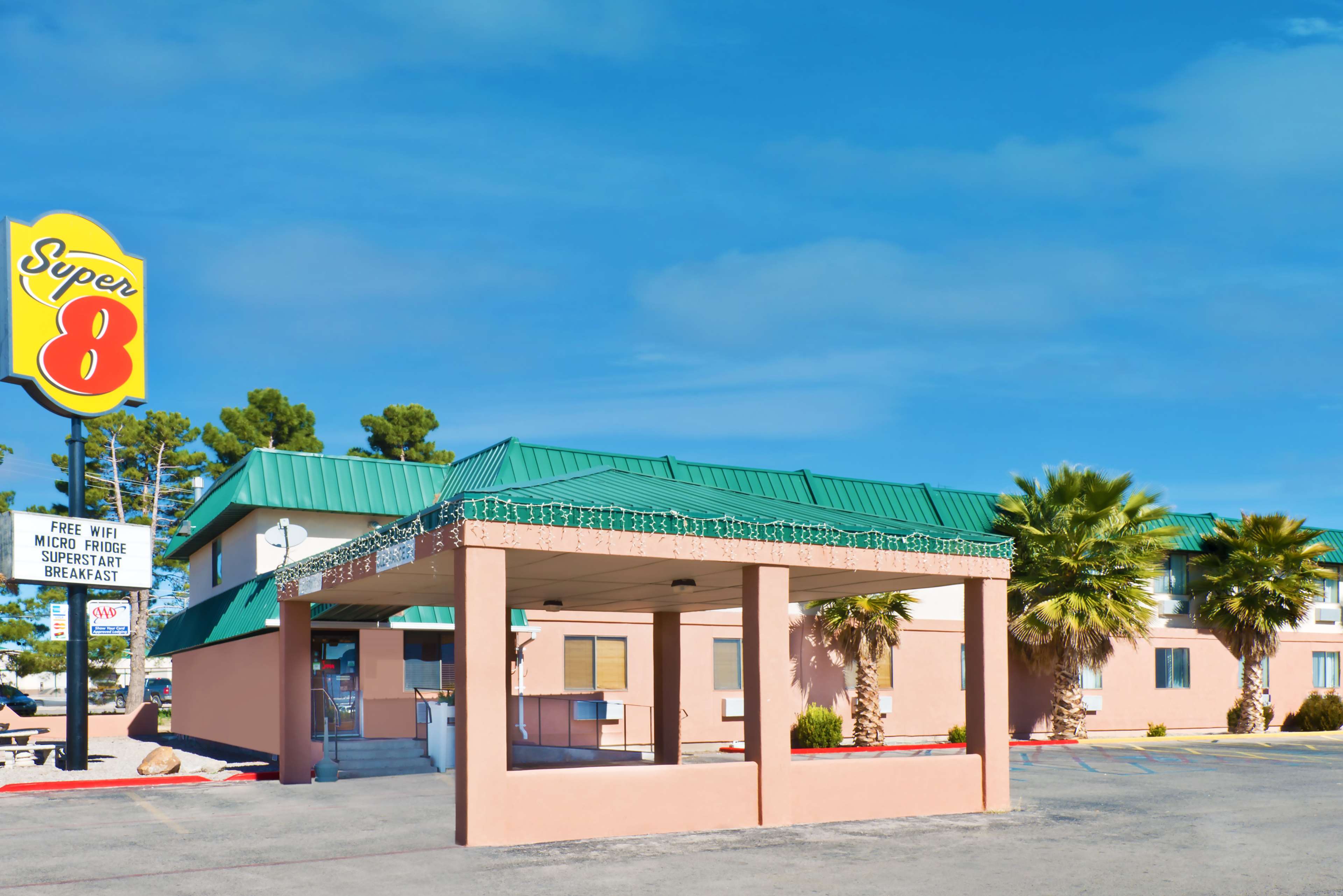 Super 8 by Wyndham Alamogordo