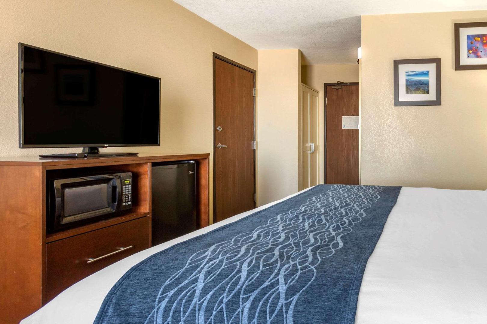Comfort Inn & Suites Alameda at Albuquerque Balloon Fiesta Park