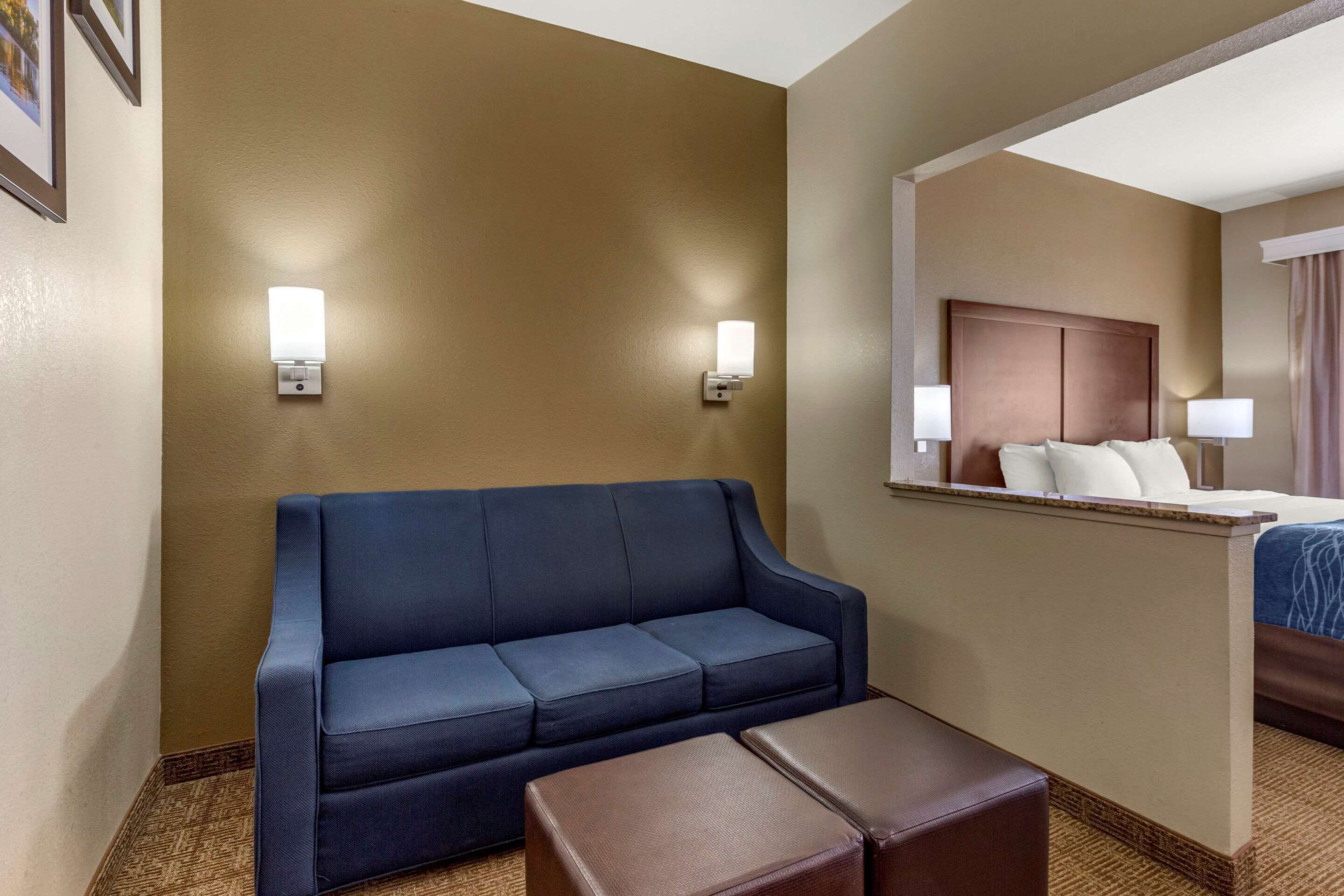 Comfort Inn & Suites Alameda at Albuquerque Balloon Fiesta Park