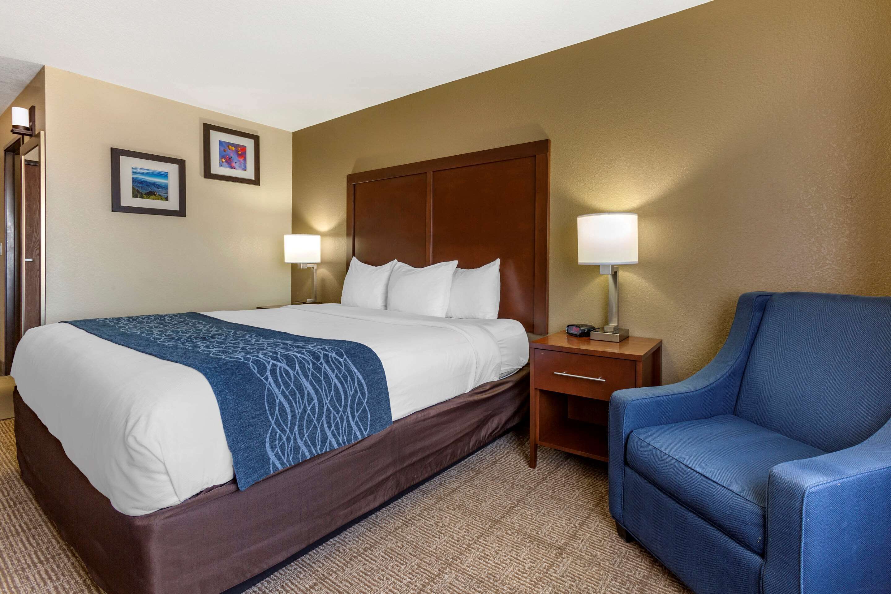 Comfort Inn & Suites Alameda at Albuquerque Balloon Fiesta Park