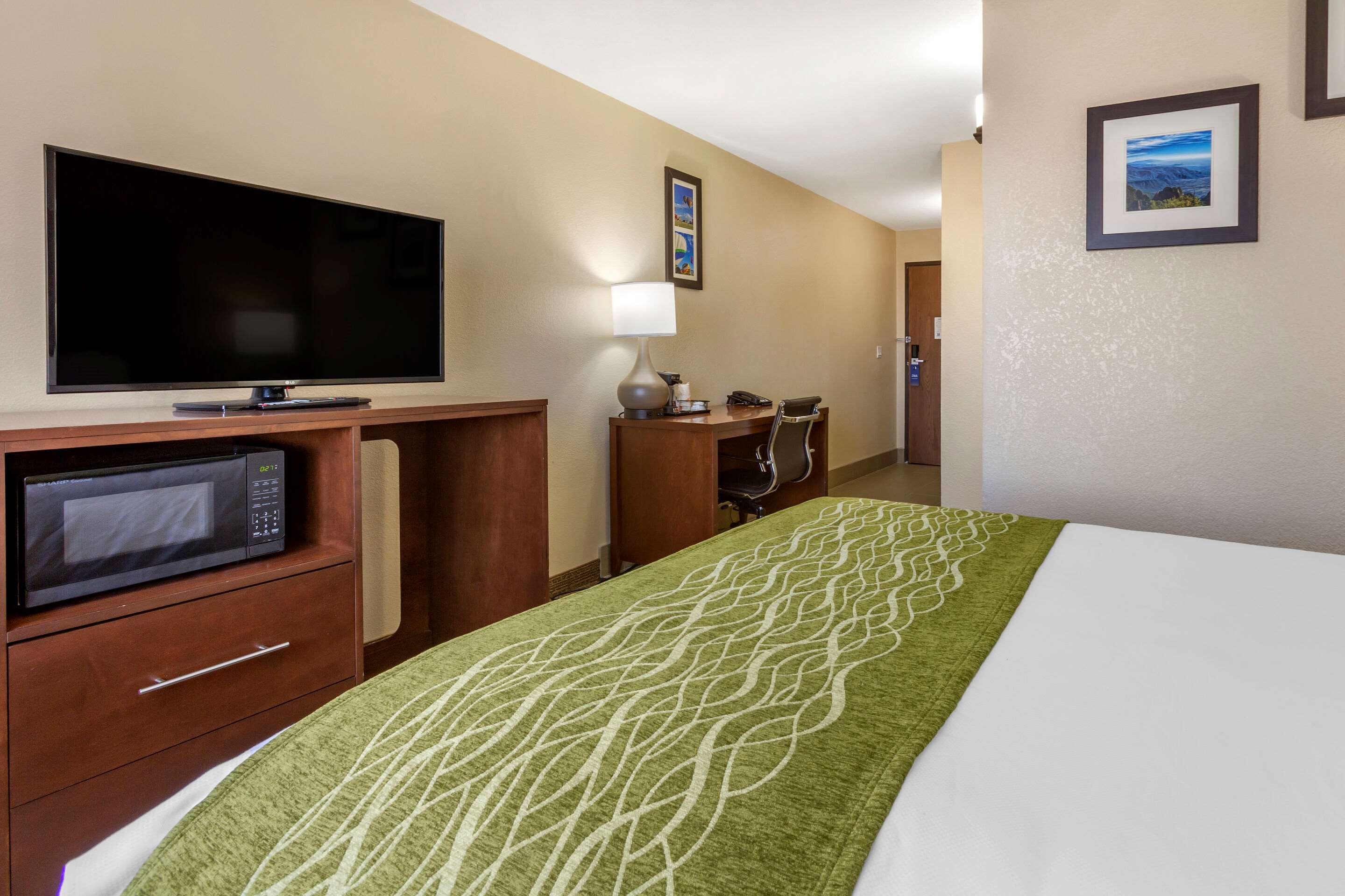 Comfort Inn & Suites Alameda at Albuquerque Balloon Fiesta Park