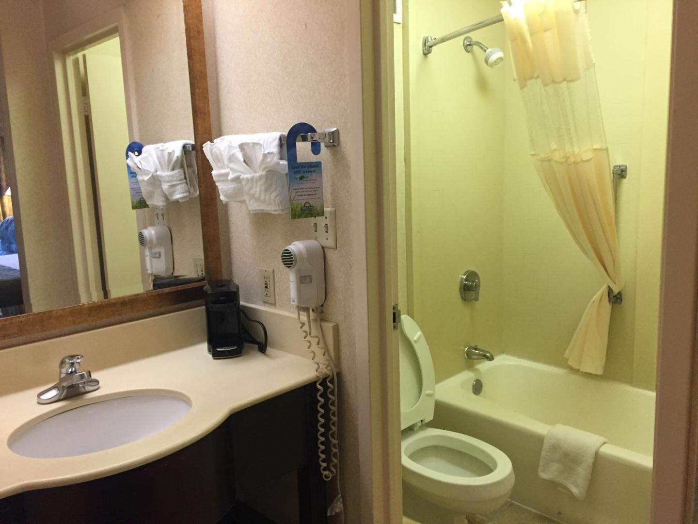 Days Inn & Suites by Wyndham Albuquerque North