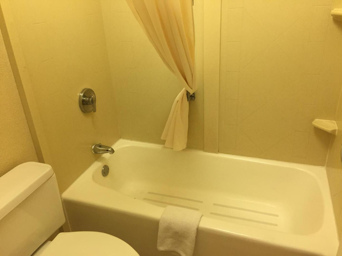 Days Inn & Suites by Wyndham Albuquerque North