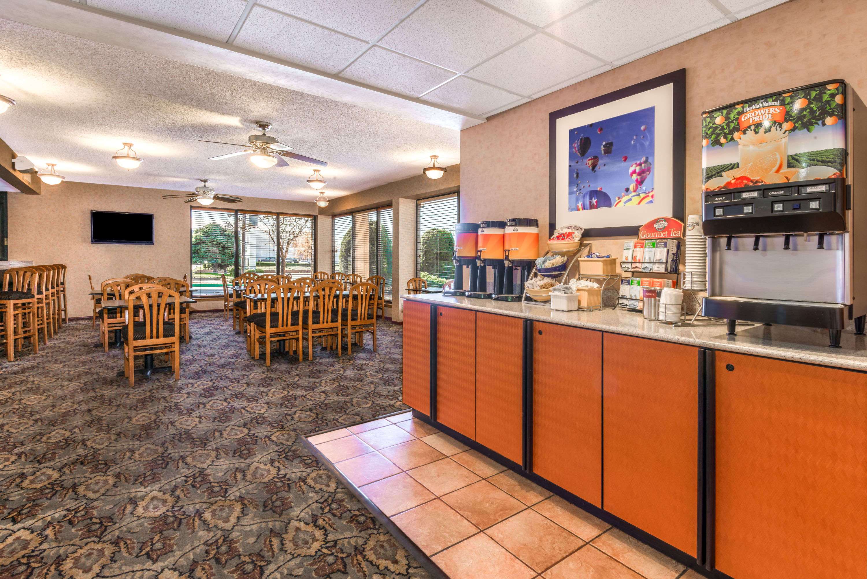 Days Inn & Suites by Wyndham Albuquerque North