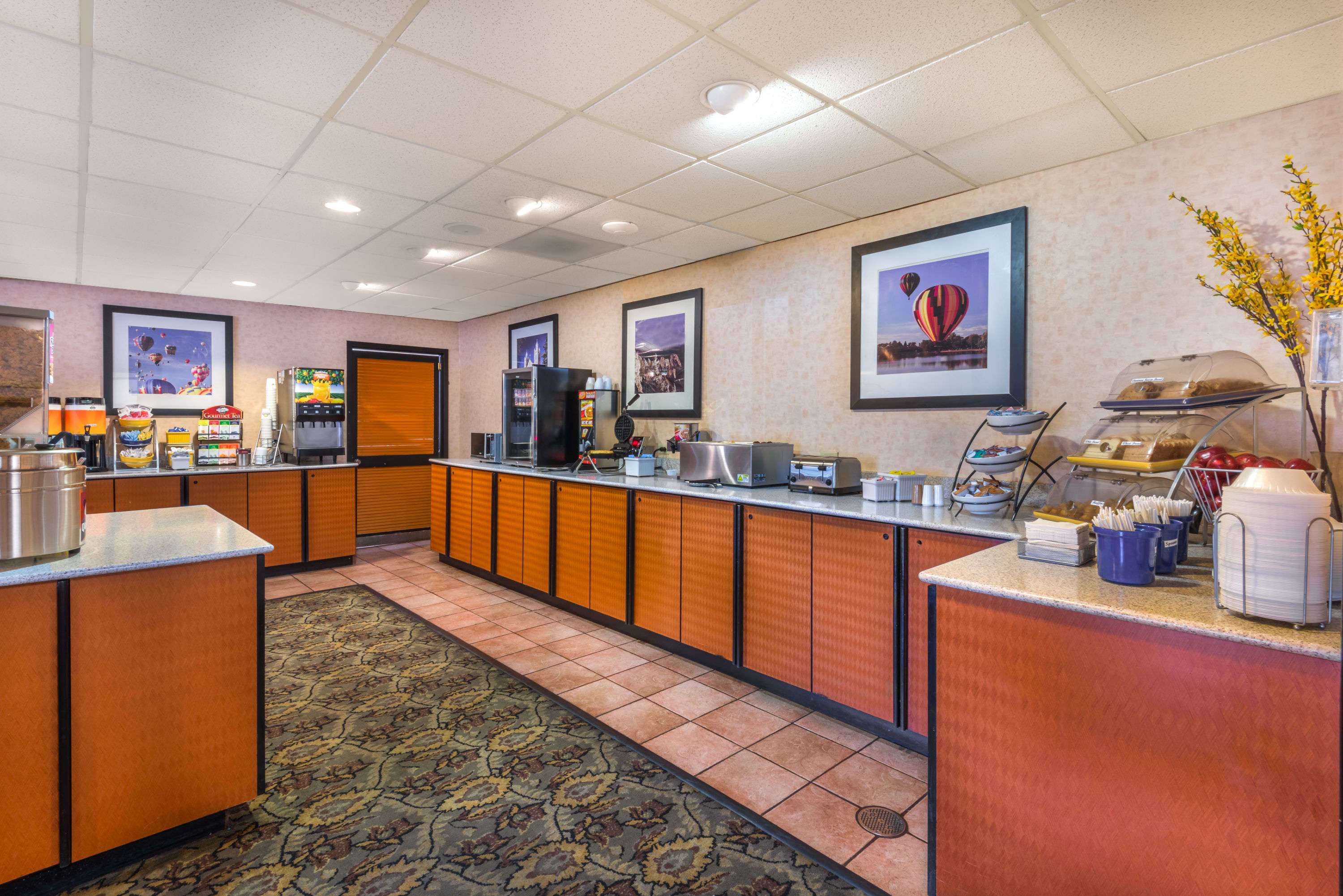 Days Inn & Suites by Wyndham Albuquerque North