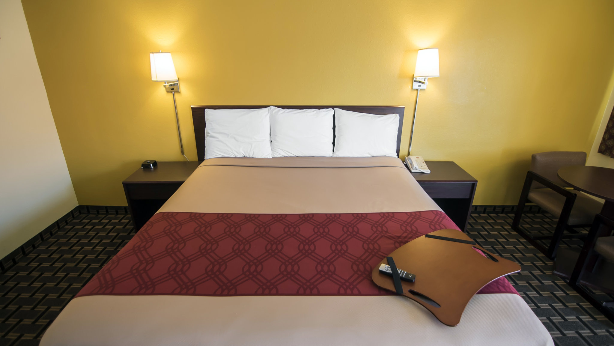 Super 8 by Wyndham Albuquerque Downtown