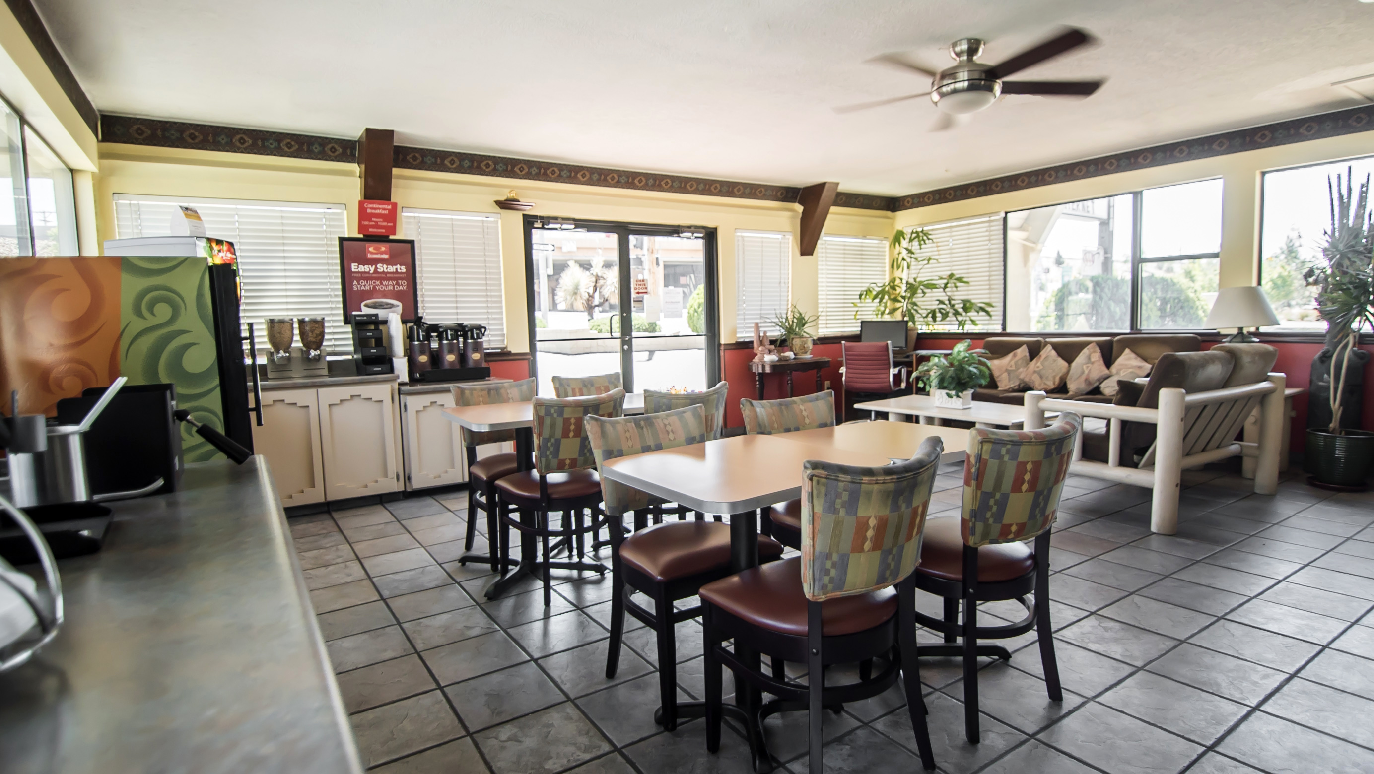 Super 8 by Wyndham Albuquerque Downtown