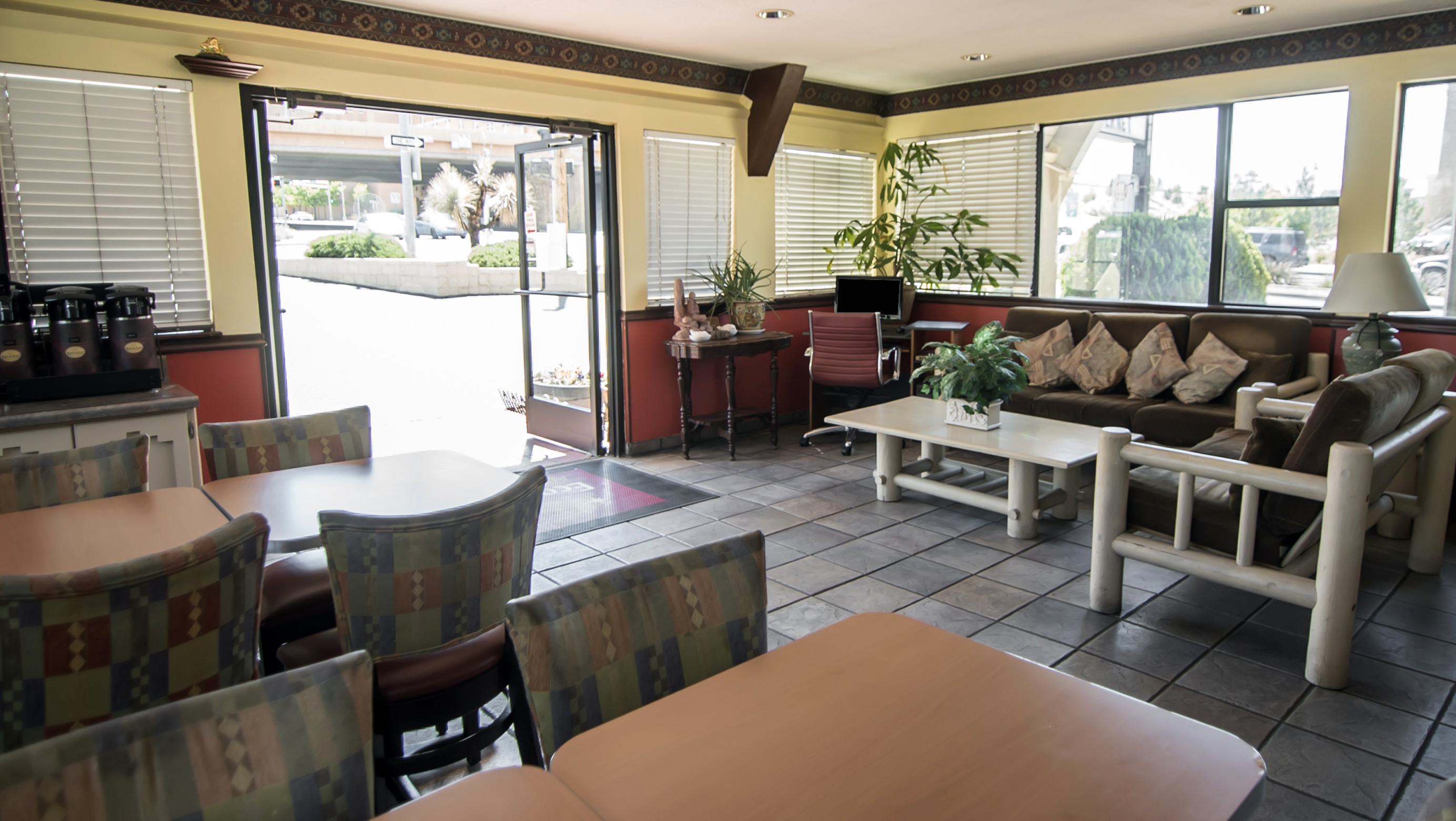 Super 8 by Wyndham Albuquerque Downtown