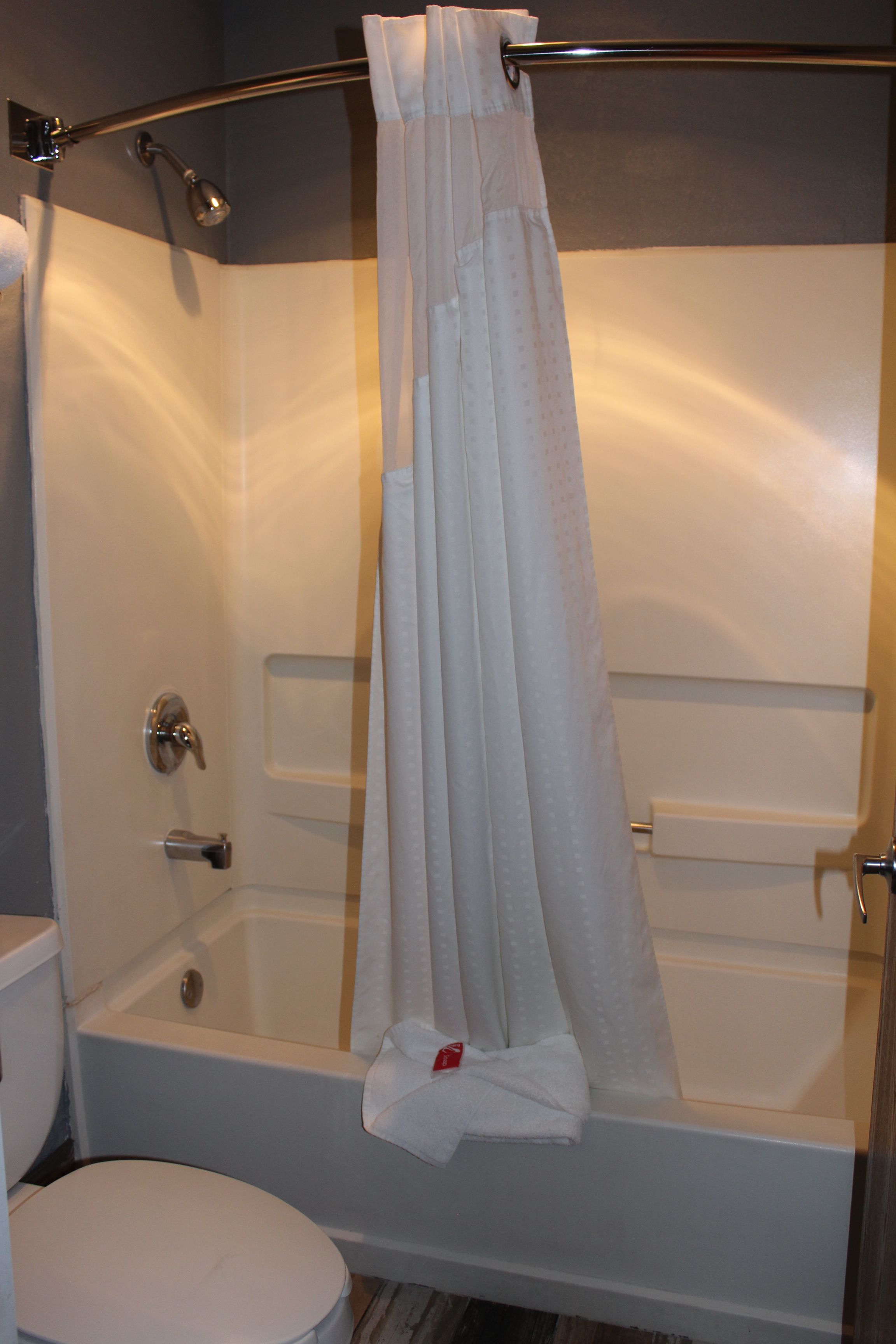 Econo Lodge West - Coors Blvd