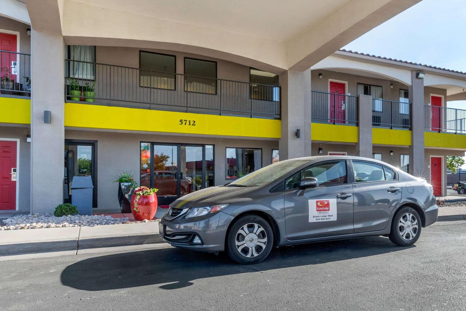 Econo Lodge West - Coors Blvd