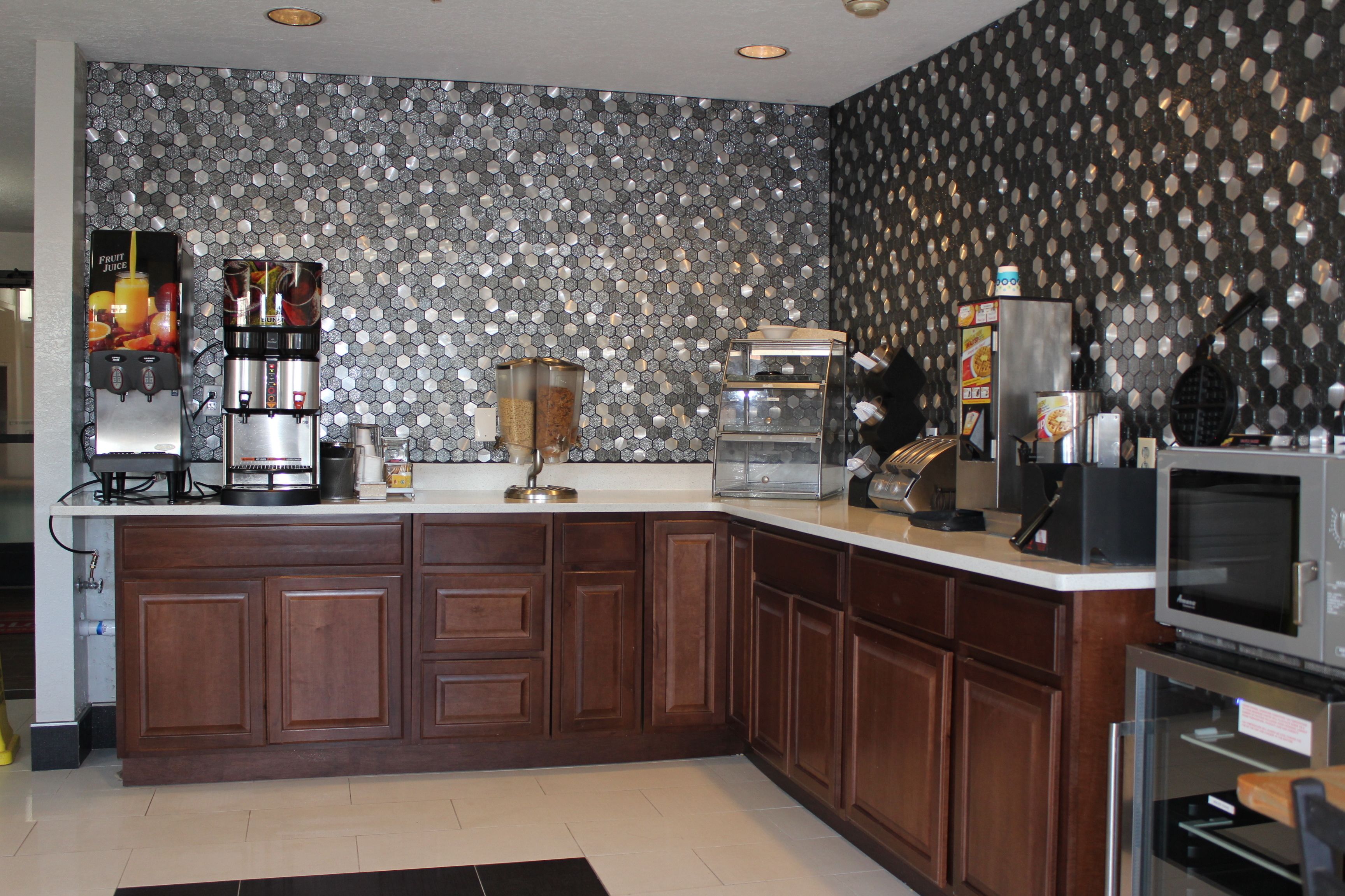 Econo Lodge West - Coors Blvd